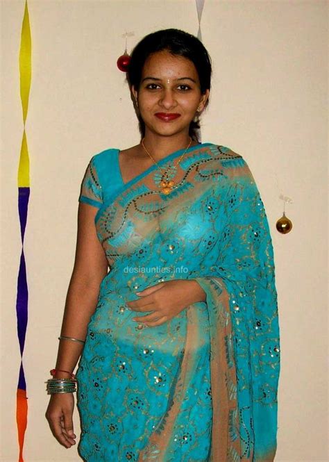 desi aunty bra photos|Cleavage of aunties & desi girls 